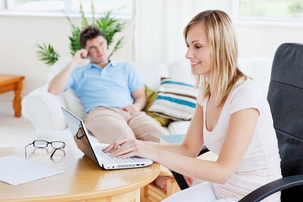 Na czym polega odstąpienie od umowy ubezpieczenia na odległość?